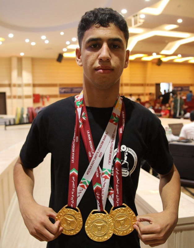 قهرمان دسته 61 کیلو مسابقات وزنه برداری قهرمانی نوجوانان کشور
