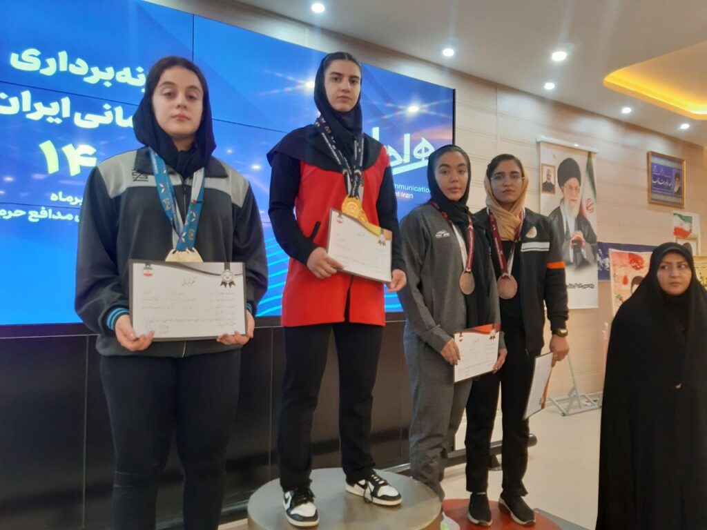 دسته 64 کیلو مسابقات وزنه برداری جوانان دختر کشور